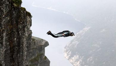 base-jump falaise